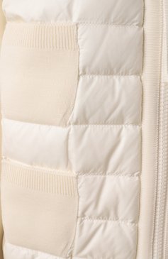 Женский комбинированный кардиган MONCLER кремового цвета, арт. 9B510-00-A9018 | Фото 7 (Материал сплава: Проставлено; Материал подклада: Синтетический материал; Рукава: Длинные; Материал утеплителя: Пух и перо; Драгоценные камни: Проставлено; Длина (для топов): Стандартные; Материал внешний: Шерсть, Синтетический материал; Женское Кросс-КТ: Кардиган-одежда; Стили: Кэжуэл)