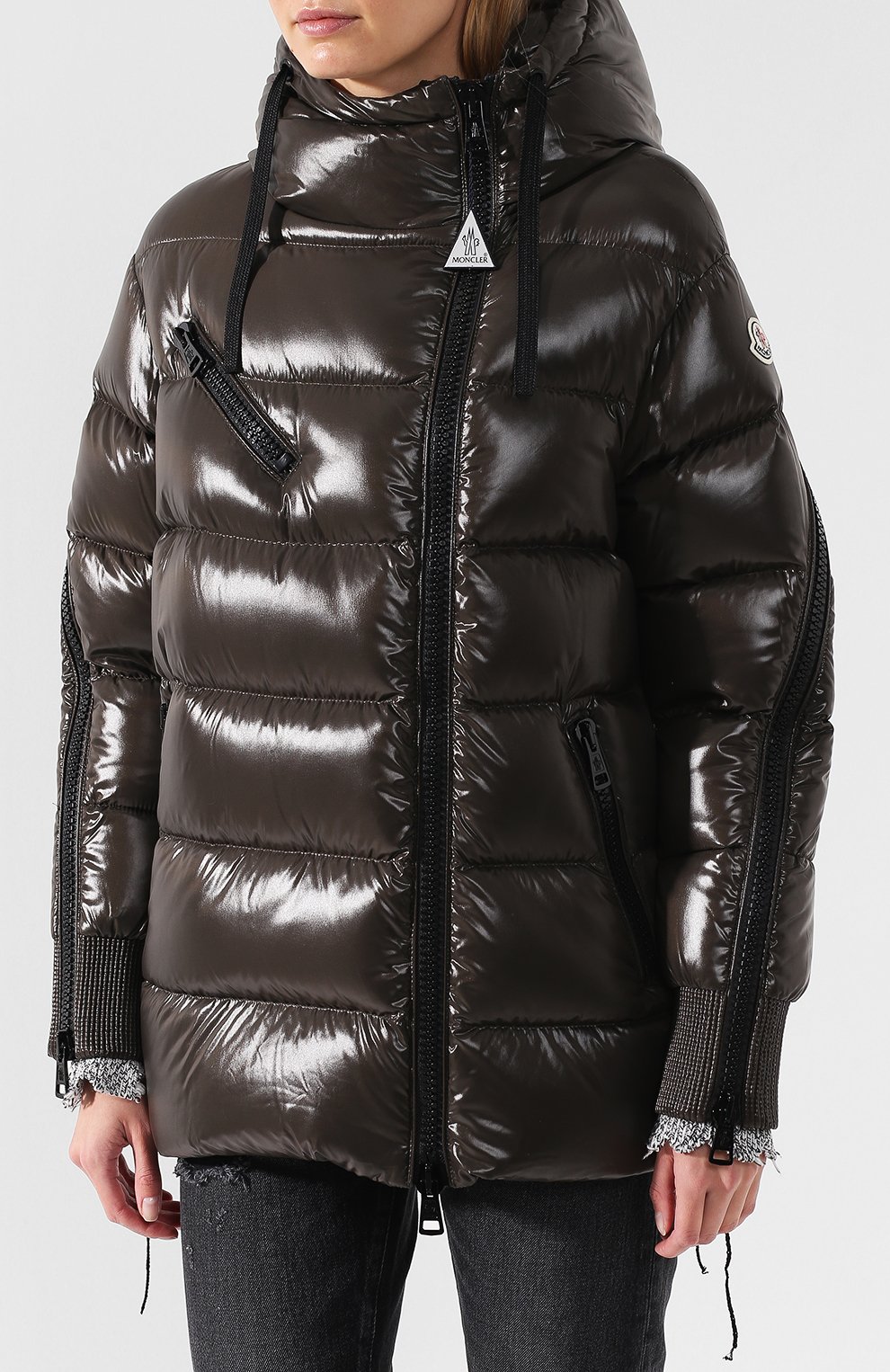 Стеганый пуховик с капюшоном MONCLER хаки цвета по цене 190000 руб., арт. D2-093-46909-05-68950, фото 3 Стеганый пуховик с капюшоном MONCLER, арт. D2-093-46909-05-68950, фото 3