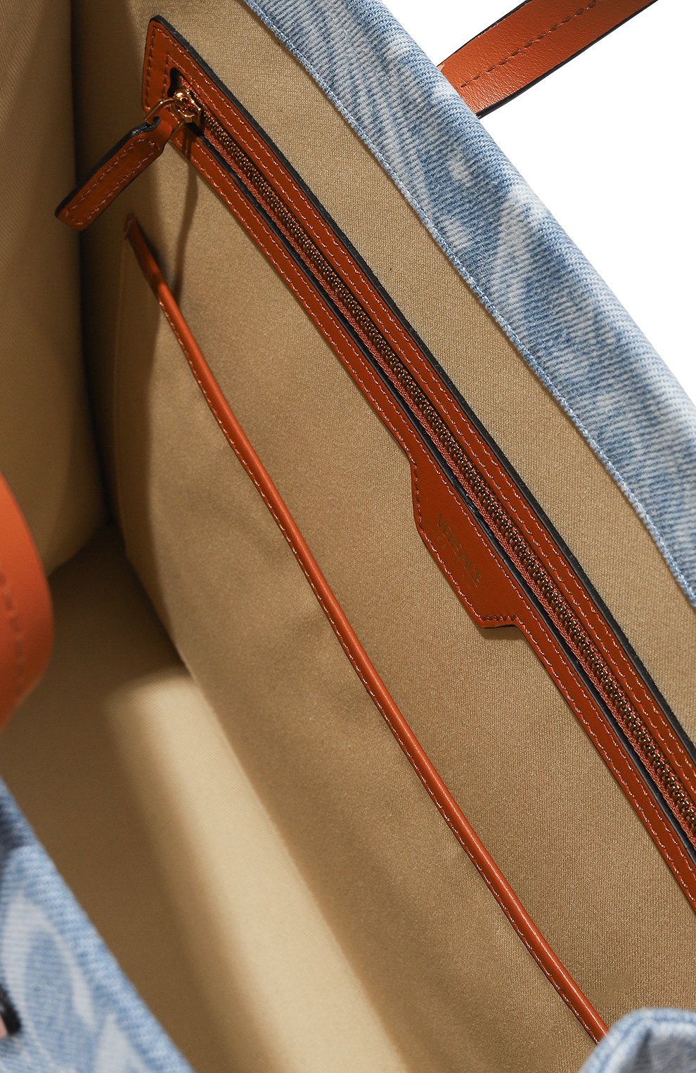 Сумка-тоут VERSACE голубого цвета по цене 216500 руб., арт. 1008913/1A07899, фото 5 Сумка-тоут VERSACE, арт. 1008913/1A07899, фото 5