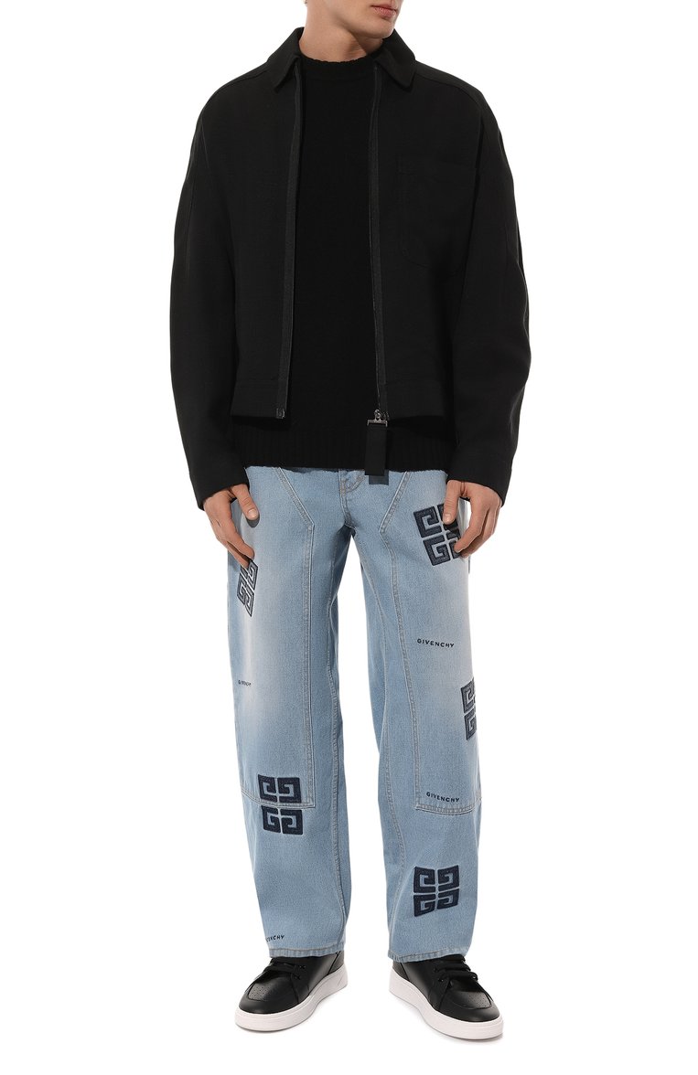 Мужские джинсы GIVENCHY голубого цвета, арт. BM51A45Y5V | Фото 2 (Материал внешний: Хлопок, Деним; Длина (брюки, джинсы): Стандартные; Детали: Потертости; Кросс-КТ: Деним; Силуэт М (брюки): Широкие; Стили: Streetwear)