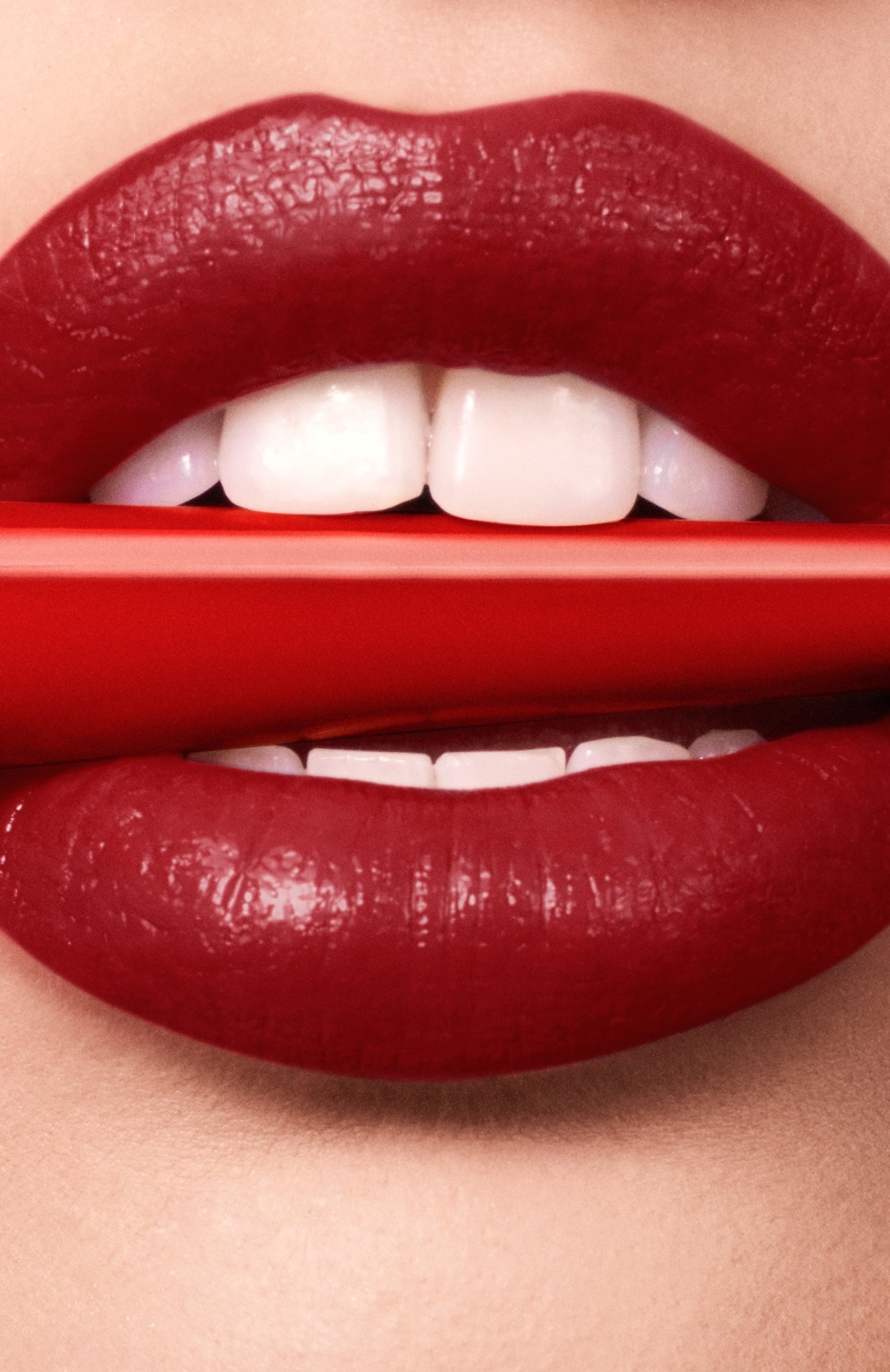 Помада-блеск для губ rouge stiletto glossy shine, оттенок red walk 146s (2g) CHRISTIAN LOUBOUTIN цвета по цене 6810 руб., арт. 8435415078207, фото 6 Помада-блеск для губ rouge stiletto glossy shine, оттенок red walk 146s (2g) CHRISTIAN LOUBOUTIN, арт. 8435415078207, фото 6