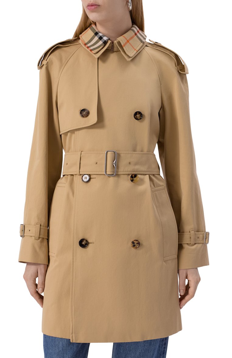Женский хлопковый тренч BURBERRY бежевого цвета, арт. 8094940 | Фото 3 (Длина (верхняя одежда): До середины бедра; Рукава: Длинные; Материал подклада: Хлопок; Материал внешний: Хлопок; Кросс-КТ: Куртка; Стили: Кэжуэл)