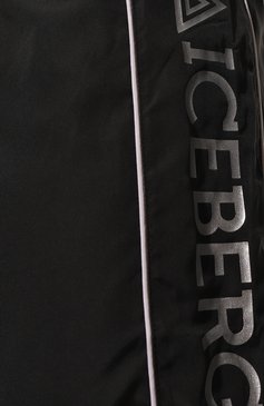 Мужские плавки-шорты ICEBERG черного цвета, арт. ICE3MBM01 | Фото 4 (Материал внешний: Синтетический материал; Принт: С принтом; Материал сплава: Проставлено; Нос: Не проставлено; Мужское Кросс-КТ: плавки-шорты)