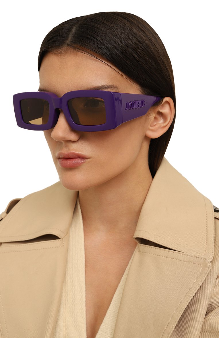 Женские солнцезащитные очки JACQUEMUS фиолетового цвета, арт. LES LUNETTES TUPI MULTI PURPLE | Фото 2 (Кросс-КТ: С/з-унисекс; Тип очков: С/з; Материал: Пластик; Региональные ограничения белый список (Axapta Mercury): Не проставлено; Нос: Не проставлено; Оптика Гендер: оптика-унисекс; Очки форма: Прямоугольные)