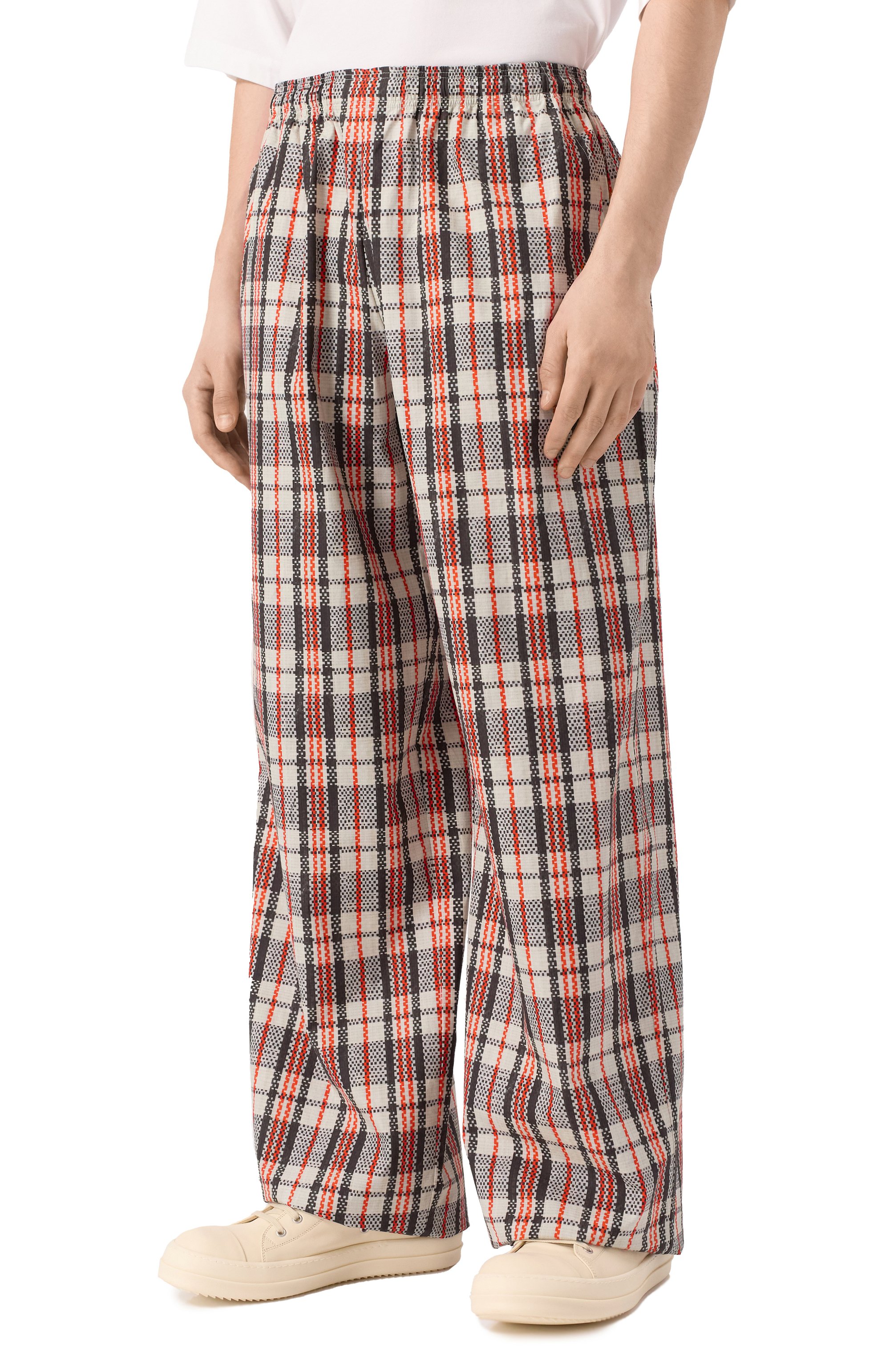 Хлопковые брюки VETEMENTS разноцветного цвета по цене 99500 руб., арт. UE54PA480B, фото 3 Хлопковые брюки VETEMENTS, арт. UE54PA480B, фото 3