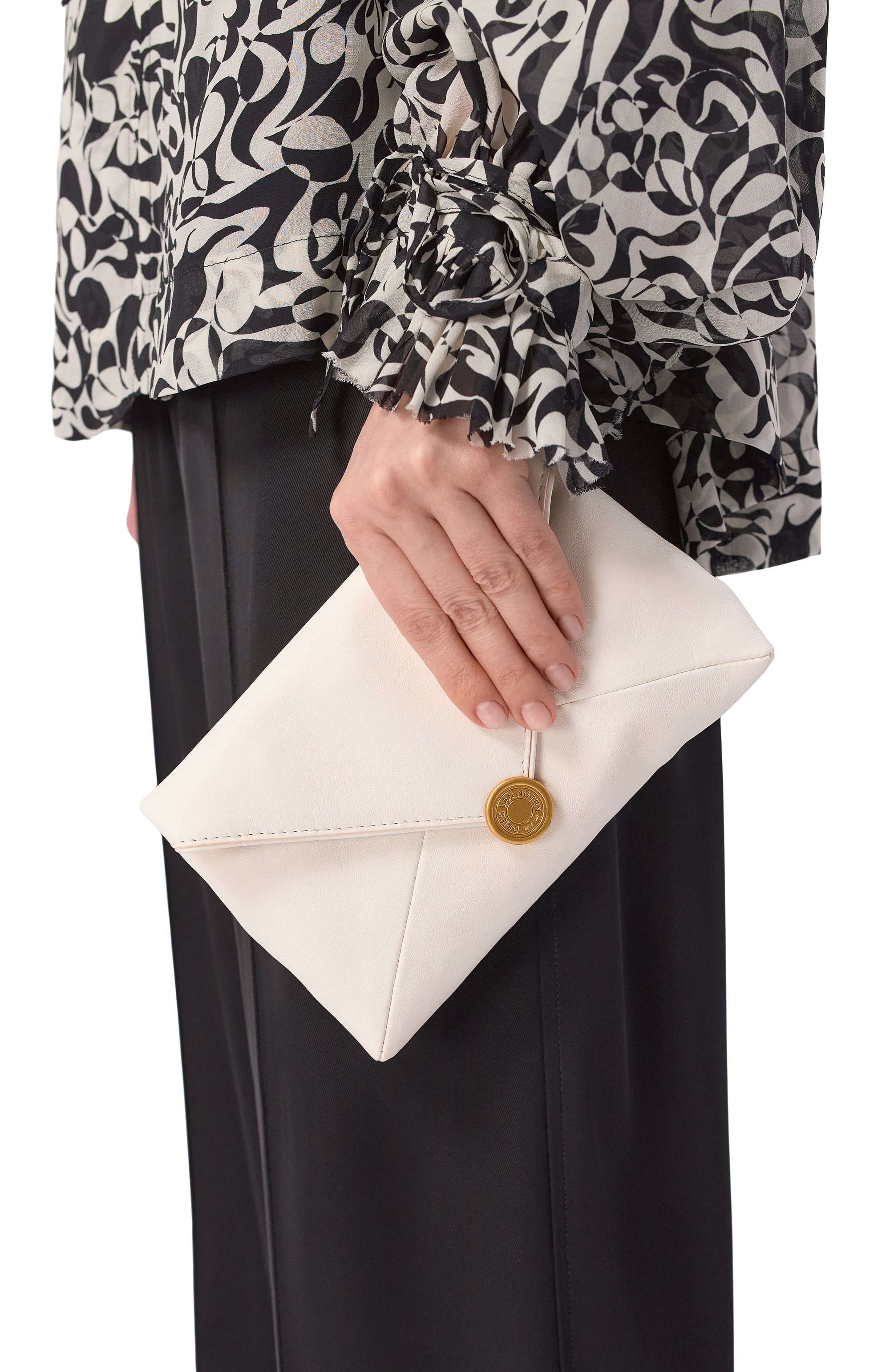 Клатч DRIES VAN NOTEN молочного цвета по цене 105000 руб., арт. 011540/0116, фото 2 Клатч DRIES VAN NOTEN, арт. 011540/0116, фото 2