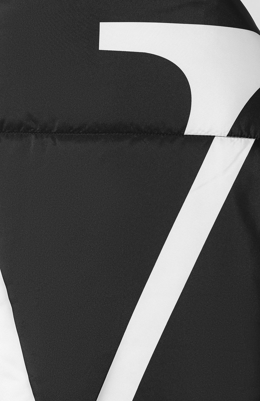 Накидка VALENTINO черного цвета по цене 98400 руб., арт. SW2ED007/DWZ, фото 5 Накидка VALENTINO, арт. SW2ED007/DWZ, фото 5