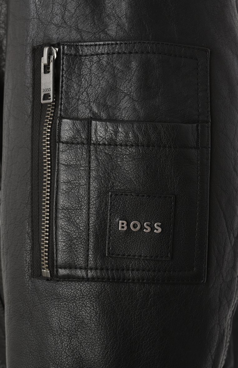 Мужской кожаный бомбер BOSS ORANGE черного цвета, арт. 50504095 | Фото 6 (Материал подклада: Синтетический материал; Материал внешний: Натуральная кожа; Длина (верхняя одежда): Короткие; Рукава: Длинные; Мужское Кросс-КТ: Кожа и замша; Кросс-КТ: бомбер, Утепленные; Стили: Кэжуэл; Принт: Без принта; Детали: Без декора; Автоматизация состава: Проставлено; Автоматизация ТО: Проставлено)