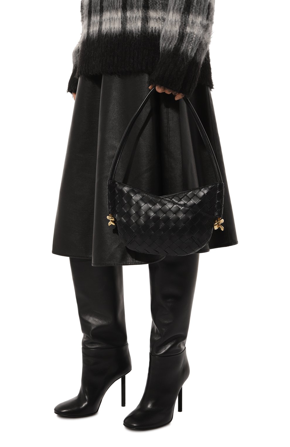 Сумка solstice mini BOTTEGA VENETA черного цвета по цене 291500 руб., арт. 796378/VCPP1, фото 2 Сумка solstice mini BOTTEGA VENETA, арт. 796378/VCPP1, фото 2