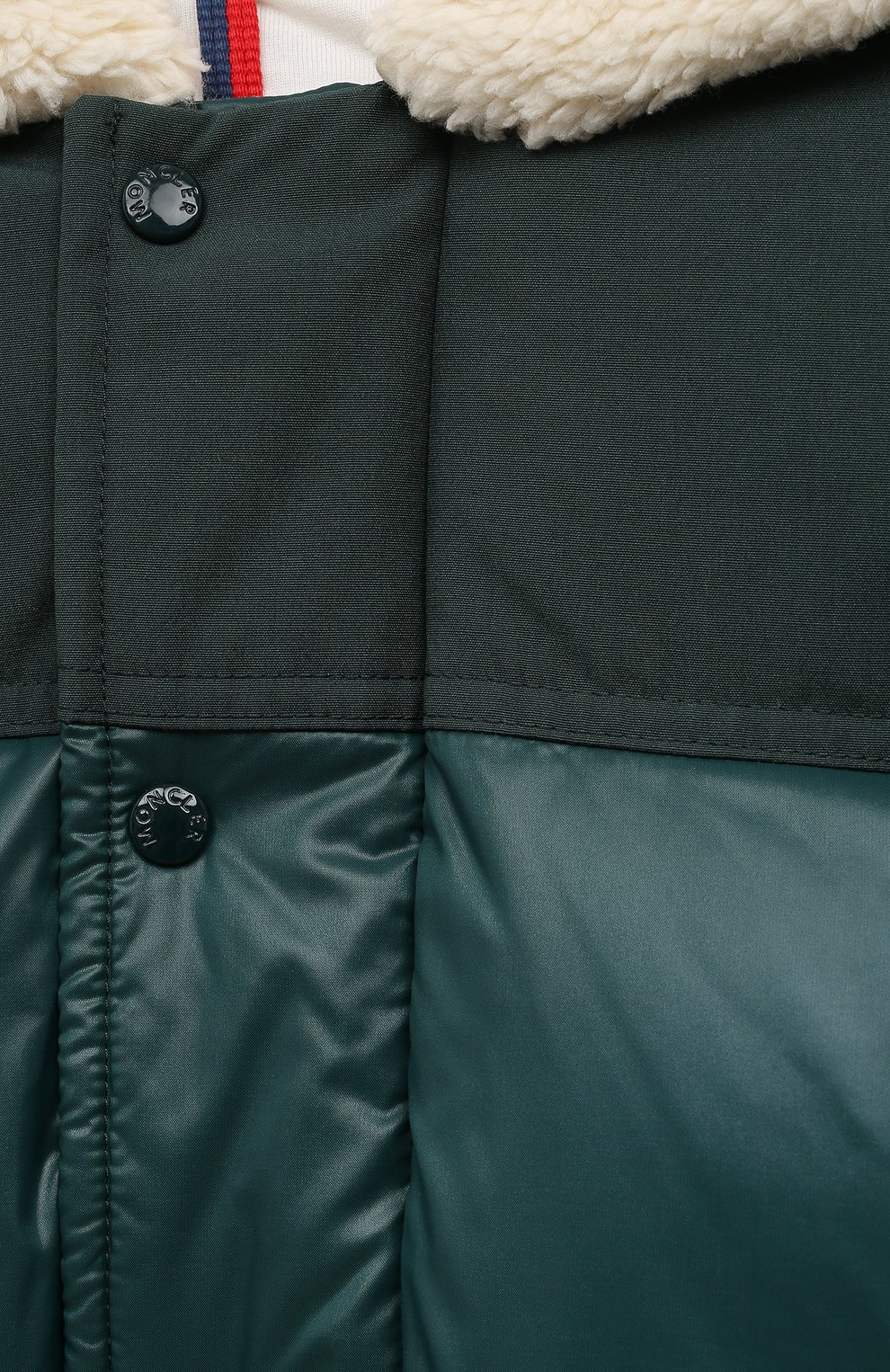 Пуховая куртка MONCLER зеленого цвета по цене 56150 руб., арт. H29511C00005 68950, фото 3 Пуховая куртка MONCLER, арт. H29511C00005 68950, фото 3