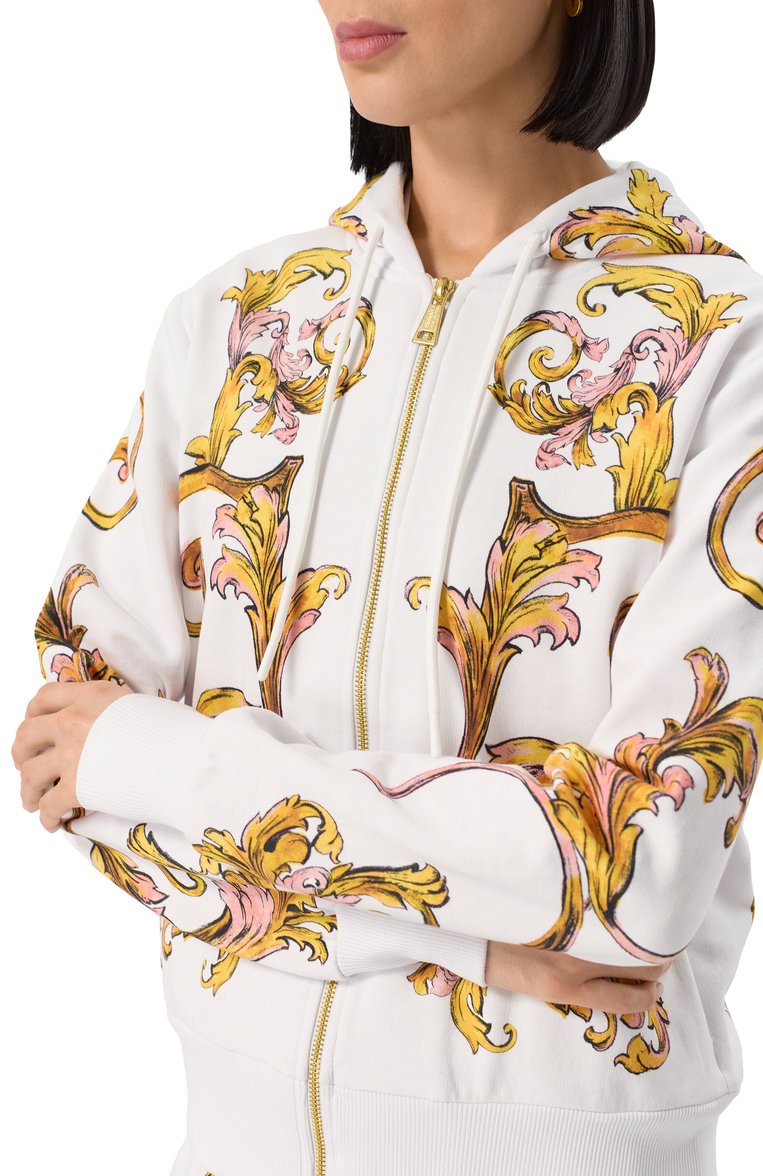Женский хлопковая толстовка VERSACE JEANS COUTURE белого цвета, арт. 78HAI3P6/FS192 | Фото 5 (Материал сплава: Проставлено; Драгоценные камни: Проставлено; Длина (для топов): Стандартные; Рукава: Длинные; Материал подклада: Хлопок; Стили: Гламурный; Женское Кросс-КТ: Кардиган-одежда; Материал внешний: Хлопок)