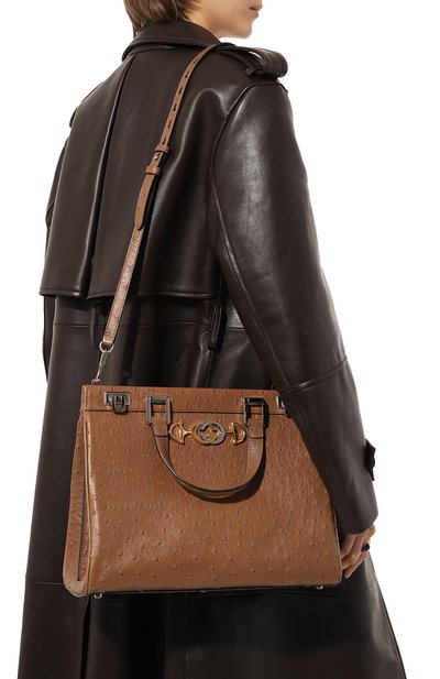 Сумка zumi medium из кожи страуса GUCCI коричневого цвета по цене 1296000 руб., арт. 564714 EY00X, фото 2 Сумка zumi medium из кожи страуса GUCCI, арт. 564714 EY00X, фото 2