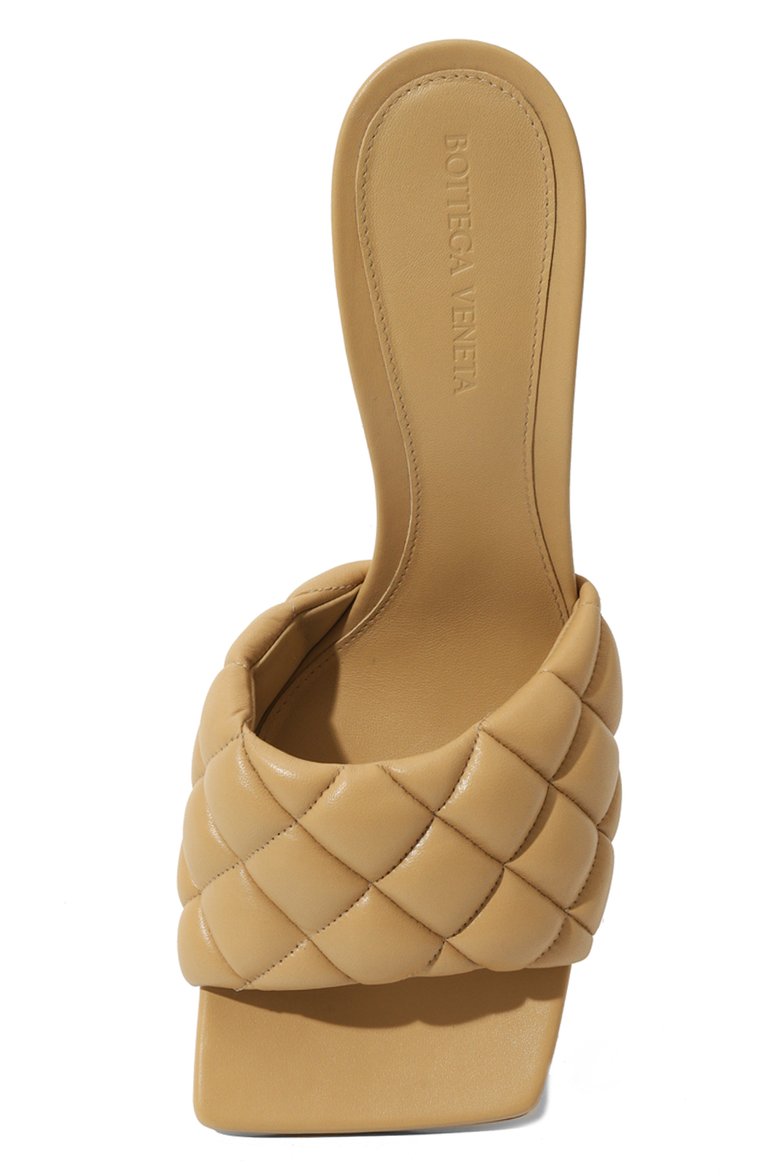 Женские кожаные мюли padded BOTTEGA VENETA бежевого цвета, арт. 592015/VBRR0 | Фото 6 (Материал внутренний: Натуральная кожа; Материал сплава: Проставлено; Драгоценные камни: Проставлено; Каблук высота: Высокий; Подошва: Плоская; Каблук тип: Шпилька; Материал внешний: Натуральная кожа)