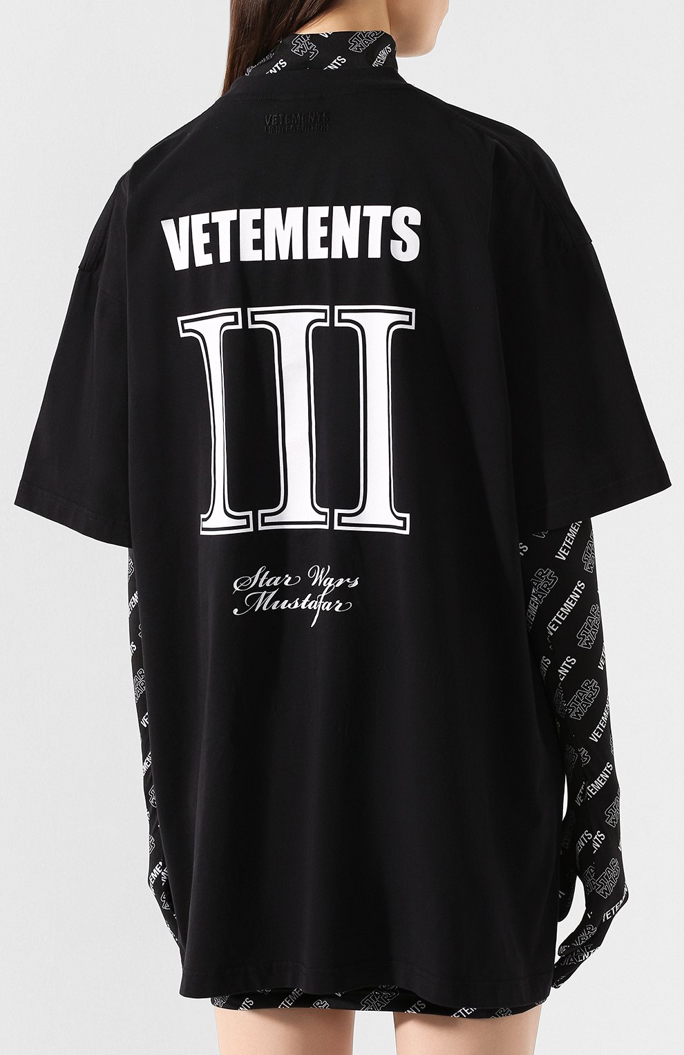 Хлопковая футболка star wars x vetements VETEMENTS черного цвета по цене 41100 руб., арт. USW21TS013 1600/W, фото 4 Хлопковая футболка star wars x vetements VETEMENTS, арт. USW21TS013 1600/W, фото 4