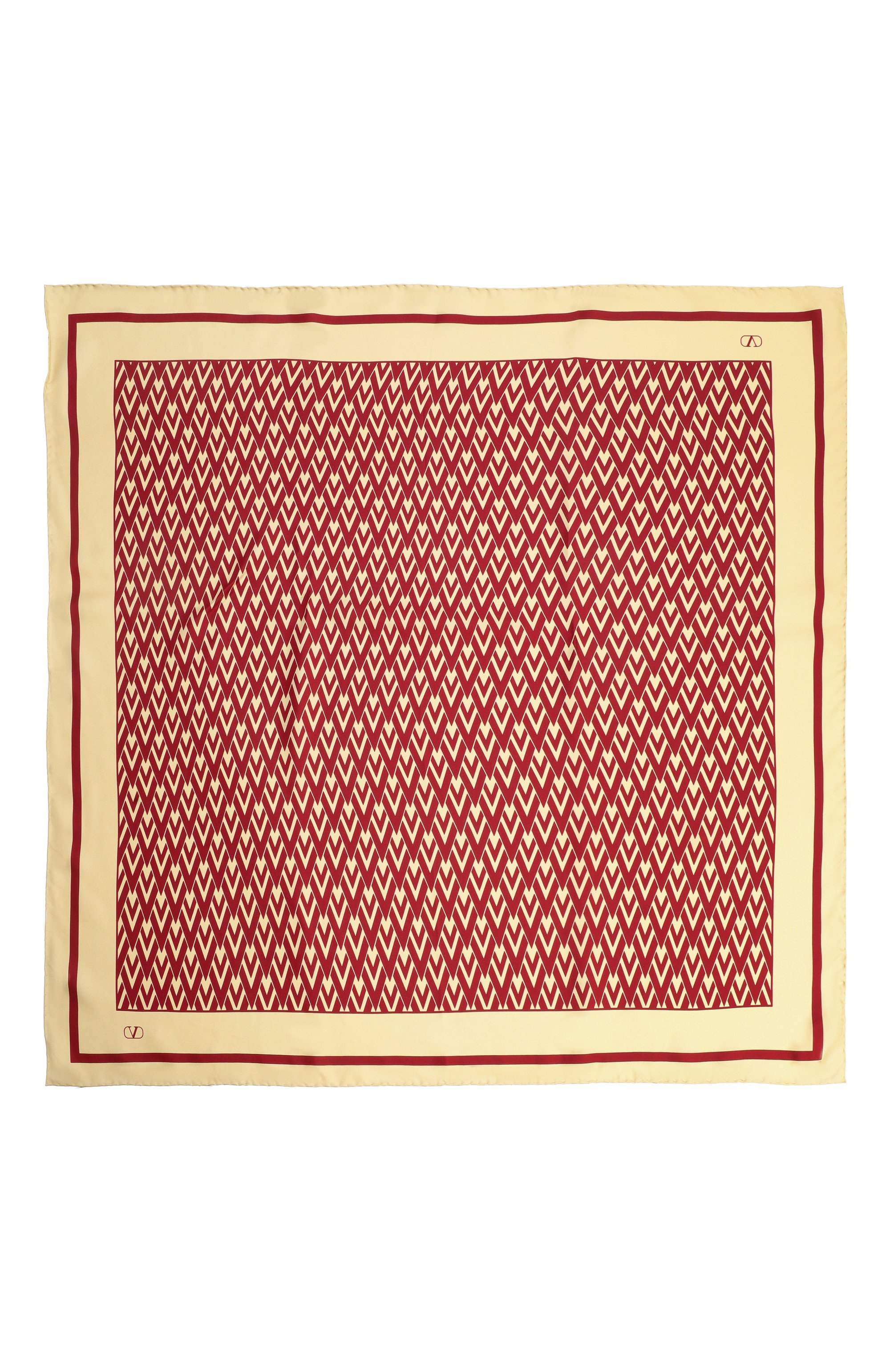 Шелковый платок VALENTINO бордового цвета по цене 55450 руб., арт. 7W2EI114/SHT, фото 4 Шелковый платок VALENTINO, арт. 7W2EI114/SHT, фото 4