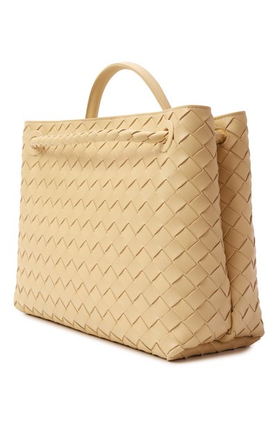 Сумка andiamo medium BOTTEGA VENETA бежевого цвета по цене 629500 руб., арт. 766016/VCPP1, фото 4 Сумка andiamo medium BOTTEGA VENETA, арт. 766016/VCPP1, фото 4
