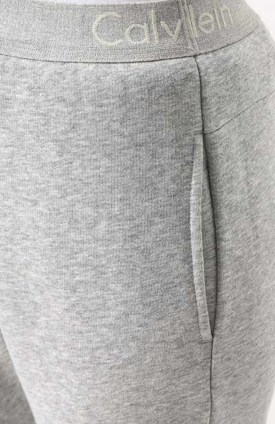 Укороченные хлопковые брюки CALVIN KLEIN серого цвета по цене 6770 руб., арт. QS5994E, фото 5 Укороченные хлопковые брюки CALVIN KLEIN, арт. QS5994E, фото 5