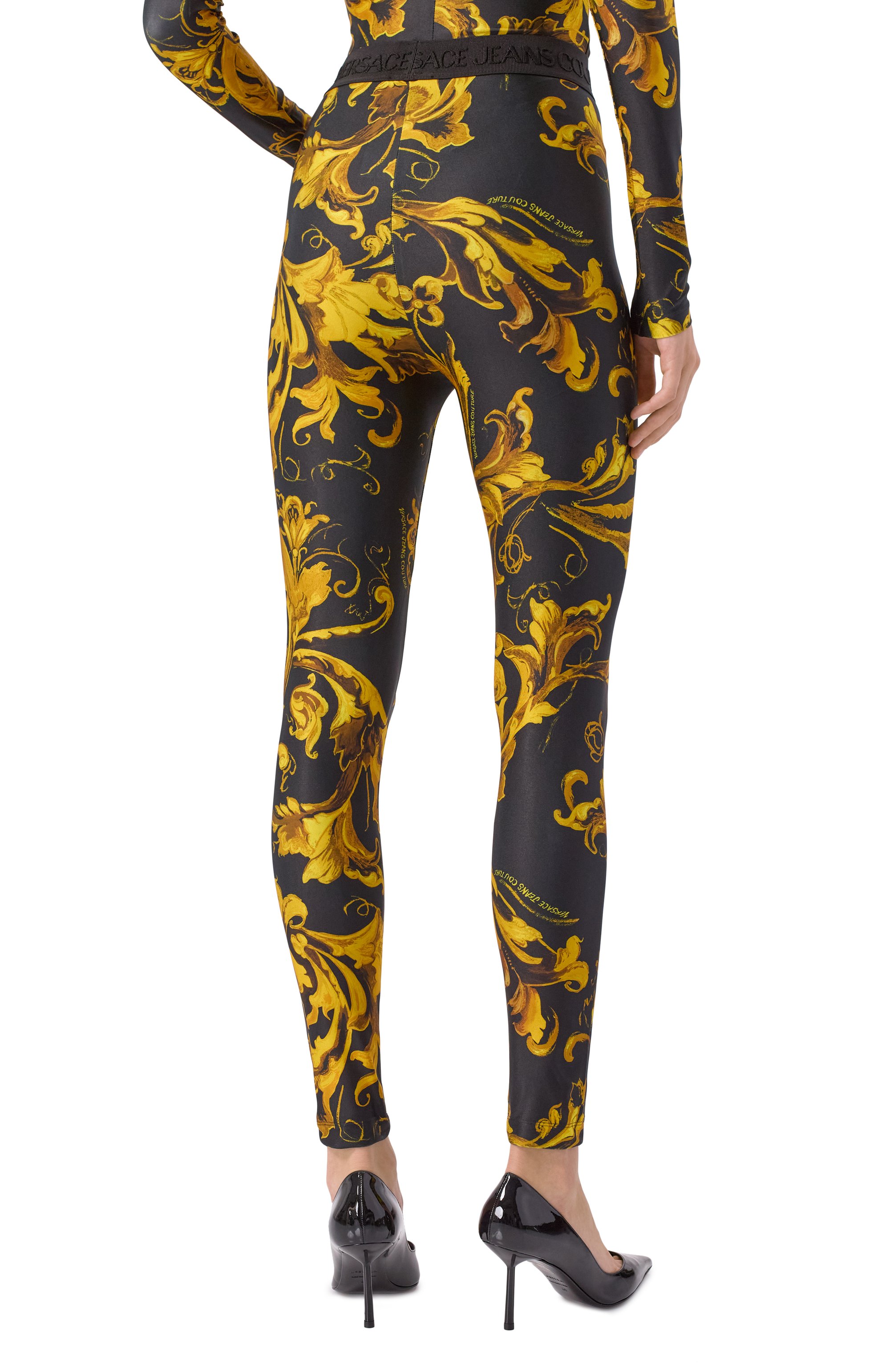 Легинсы VERSACE JEANS COUTURE разноцветного цвета по цене 20750 руб., арт. 79HAC101/JS501, фото 4 Легинсы VERSACE JEANS COUTURE, арт. 79HAC101/JS501, фото 4