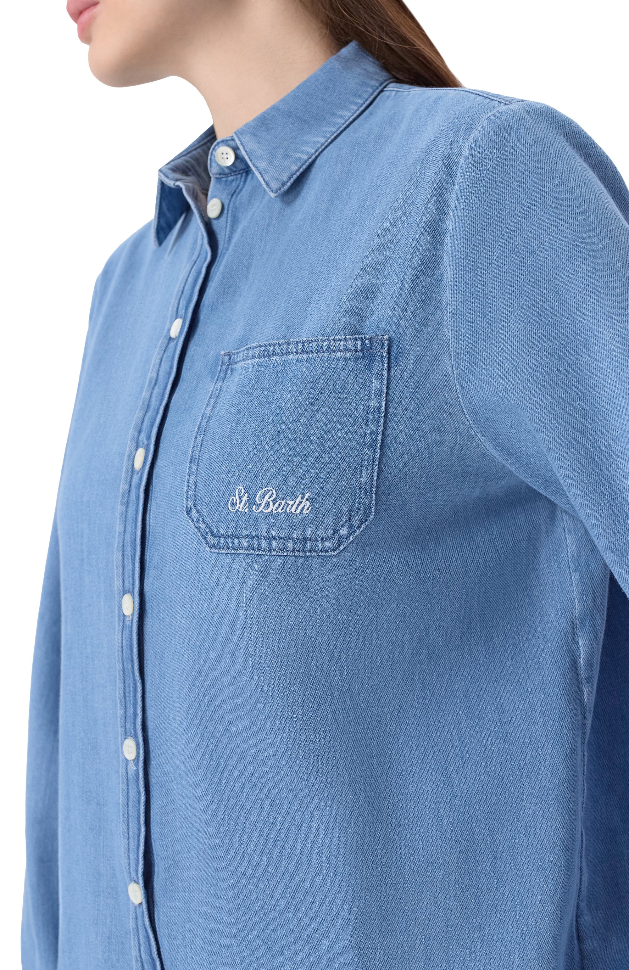 Джинсовая рубашка MC2 SAINT BARTH голубого цвета по цене 26350 руб., арт. MDH002-00165L/MEREDITH DENIM, фото 5 Джинсовая рубашка MC2 SAINT BARTH, арт. MDH002-00165L/MEREDITH DENIM, фото 5