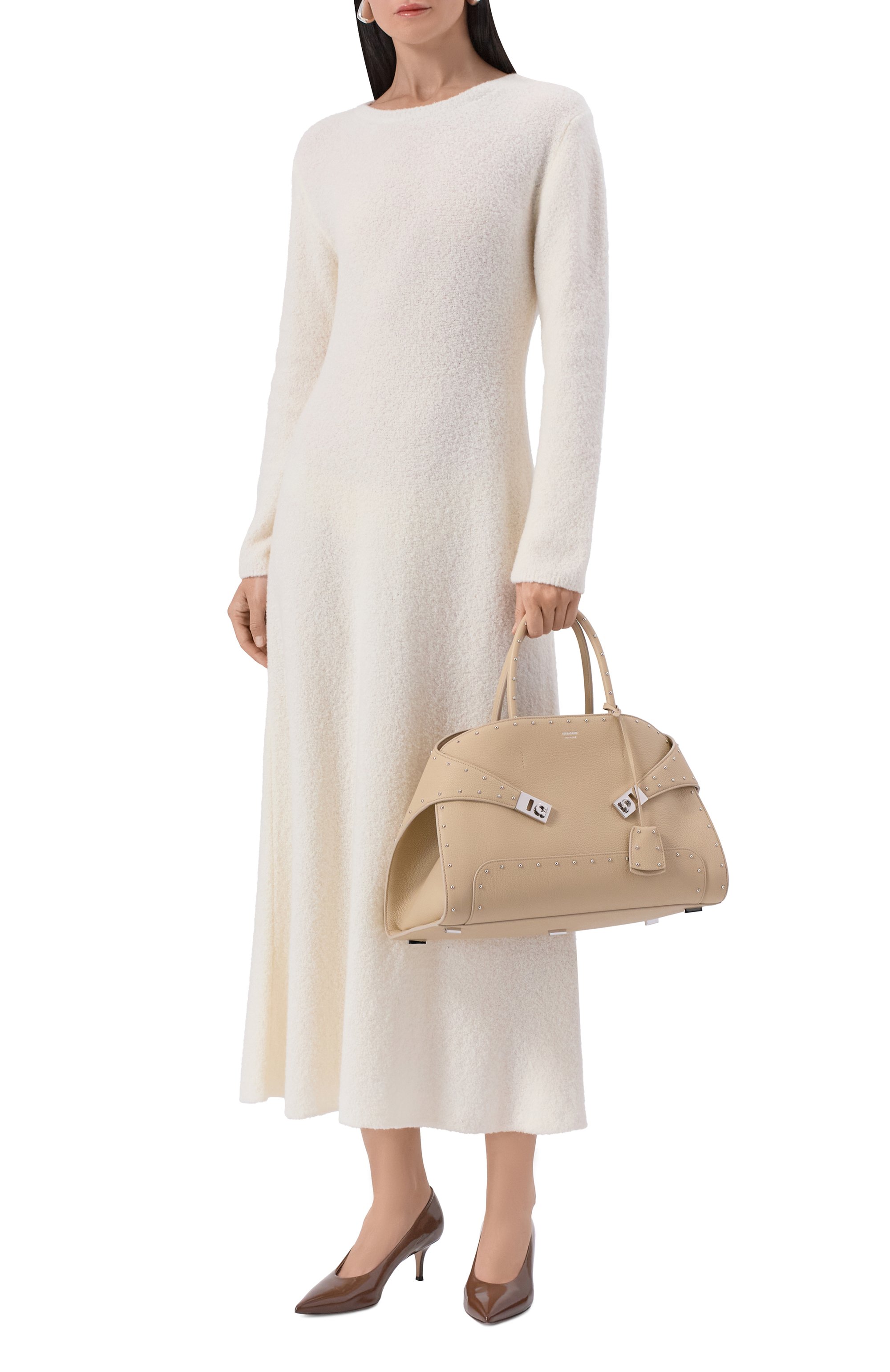 Сумка hug medium FERRAGAMO бежевого цвета по цене 415500 руб., арт. 21A262/786915, фото 7 Сумка hug medium FERRAGAMO, арт. 21A262/786915, фото 7