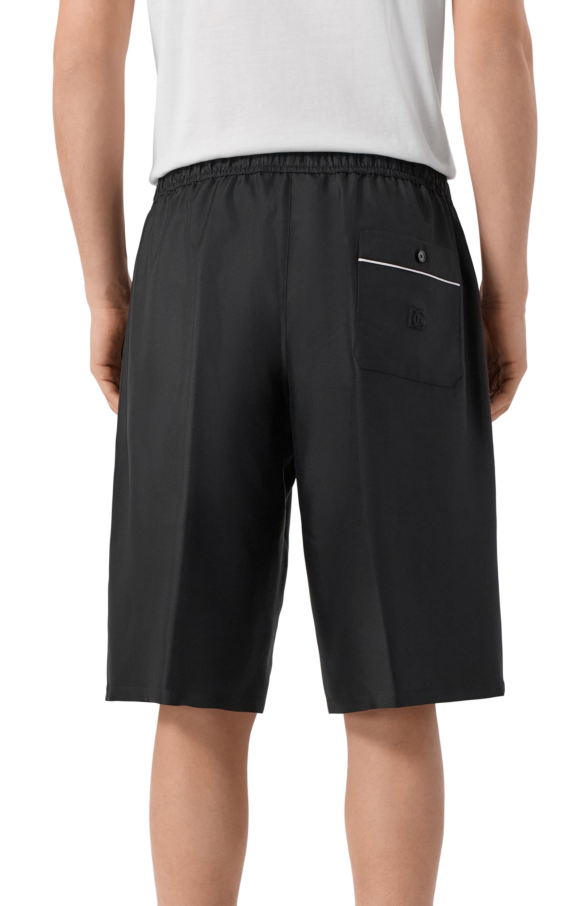 Шелковые шорты DOLCE & GABBANA черного цвета по цене 111500 руб., арт. GV5MAZ/FU1S4, фото 4 Шелковые шорты DOLCE & GABBANA, арт. GV5MAZ/FU1S4, фото 4