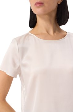Женский шелковый топ EMPORIO ARMANI молочного цвета, арт. 8N2K15/2NXXZ | Фото 5 (Драгоценные камни: Проставлено; Материал внешний: Шелк; Рукава: Короткие; Материал сплава: Проставлено; Длина (для топов): Стандартные; Стили: Кэжуэл; Женское Кросс-КТ: Блуза-одежда; Принт: Без принта)