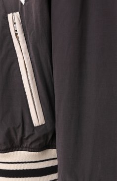 Мужской бомбер AMIRI черного цвета, арт. AM0UBB1005 | Фото 6 (Длина (верхняя одежда): Короткие; Рукава: Длинные; Материал подклада: Синтетический материал; Кросс-КТ: бомбер, Легкие; Принт: Без принта; Стили: Кэжуэл; Материал внешний: Хлопок, Синтетический материал; Автоматизация ТО: Проставлено; Автоматизация состава: Проставлено; Детали: Декор)