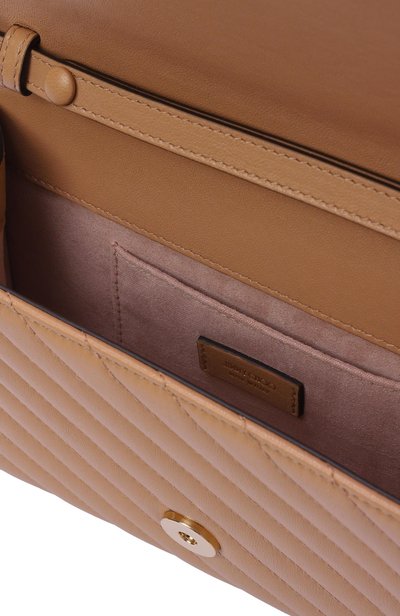 Клатч curve JIMMY CHOO бежевого цвета по цене 123000 руб., арт. AVN CURVE CLUTCH/HBU, фото 5 Клатч curve JIMMY CHOO, арт. AVN CURVE CLUTCH/HBU, фото 5