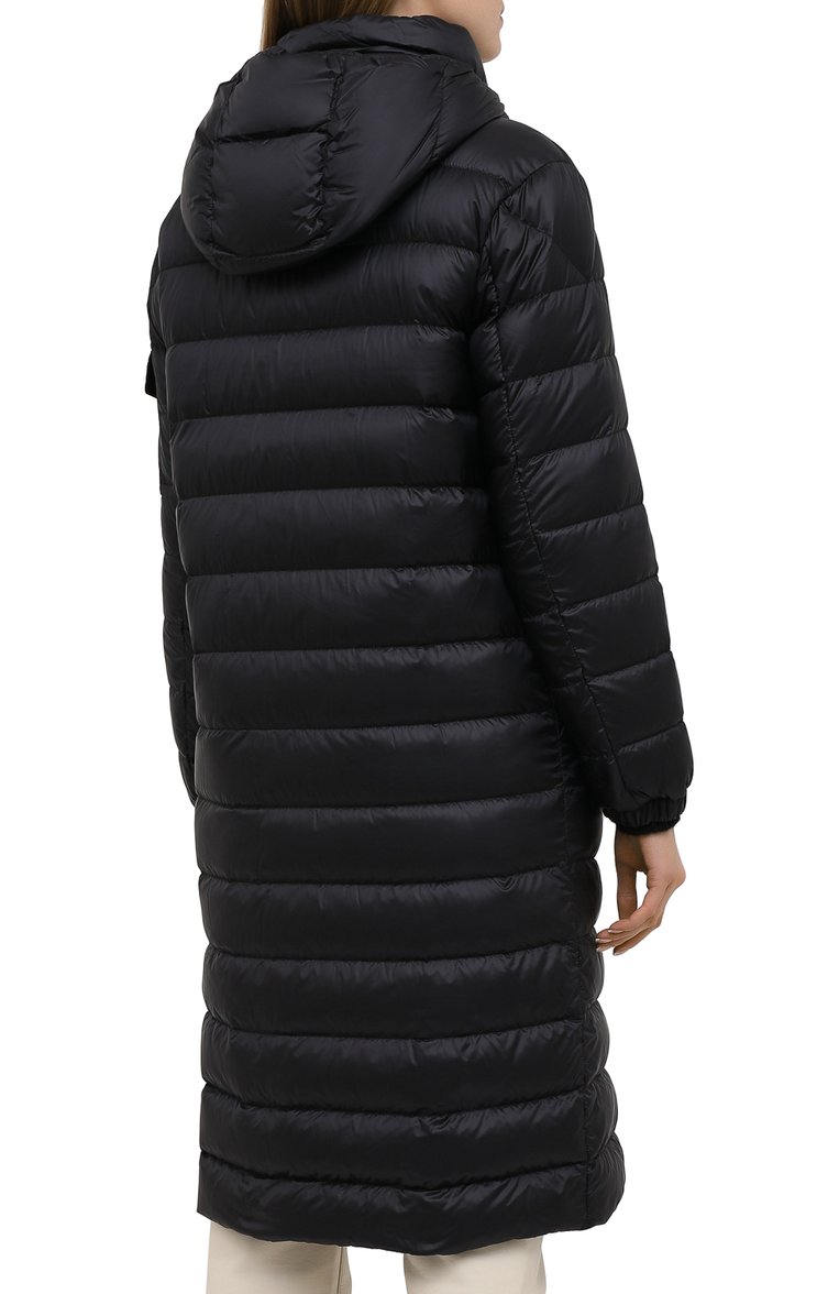 Женский пуховик MONCLER черного цвета, арт. G1-093-1C109-00-5396Q | Фото 4 (Материал подклада: Синтетический материал; Рукава: Длинные; Кросс-КТ: Пуховик; Длина (верхняя одежда): До колена; Материал внешний: Синтетический материал; Материал утеплителя: Пух и перо; Стили: Классический; Региональные ограничения белый сп�исок (Axapta Mercury): RU; Драгоценные камни: Проставлено; Материал сплава: Проставлено)