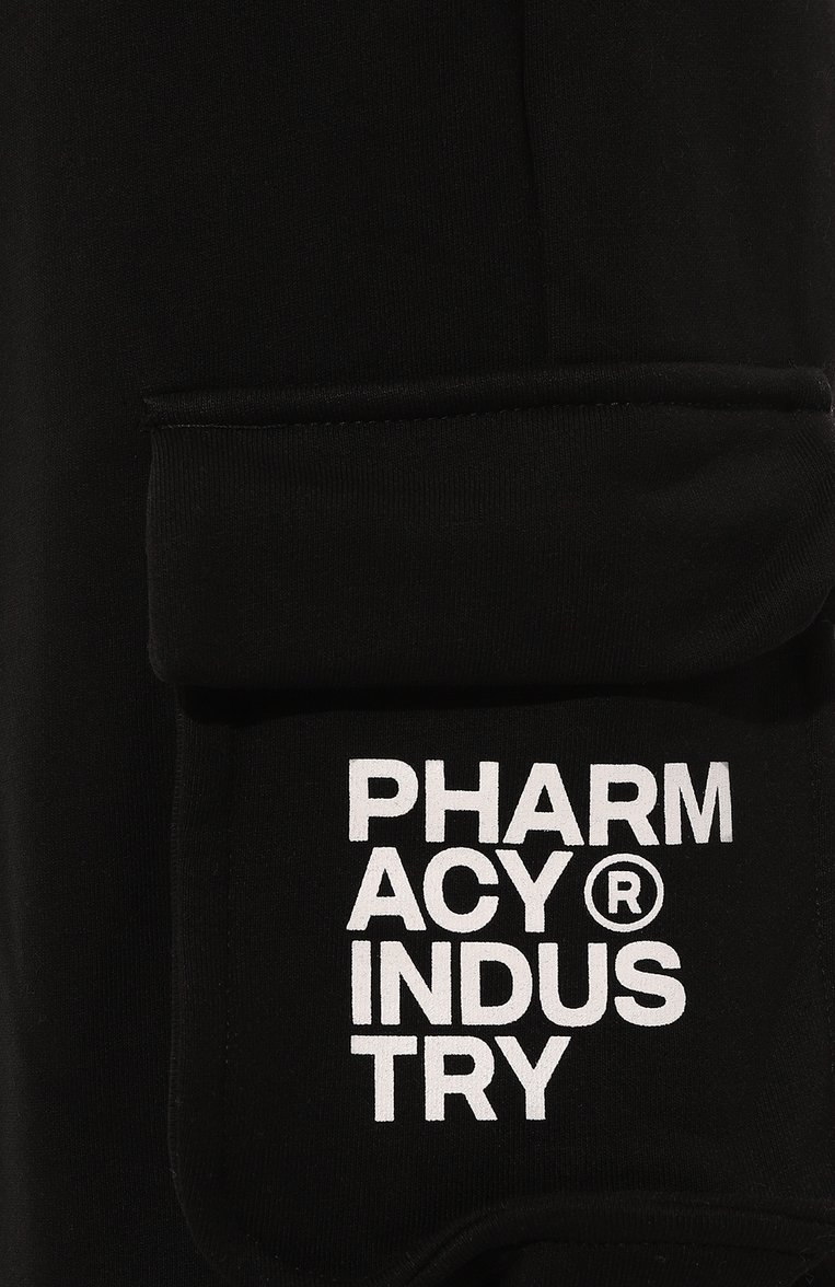 Мужские хлопковые шорты PHARMACY INDUSTRY черного цвета, арт. PHABM00008 | Фото 5 (Длина Шорты М: Ниже колена; Материал внешний: Хлопок; Случай: Повседневный; Стили: Спорт-шик; Принт: Без принта; Силуэт М (брюки): Карго; Автоматизация с�остава: Проставлено; Автоматизация ТО: Проставлено; Детали: Без декора)