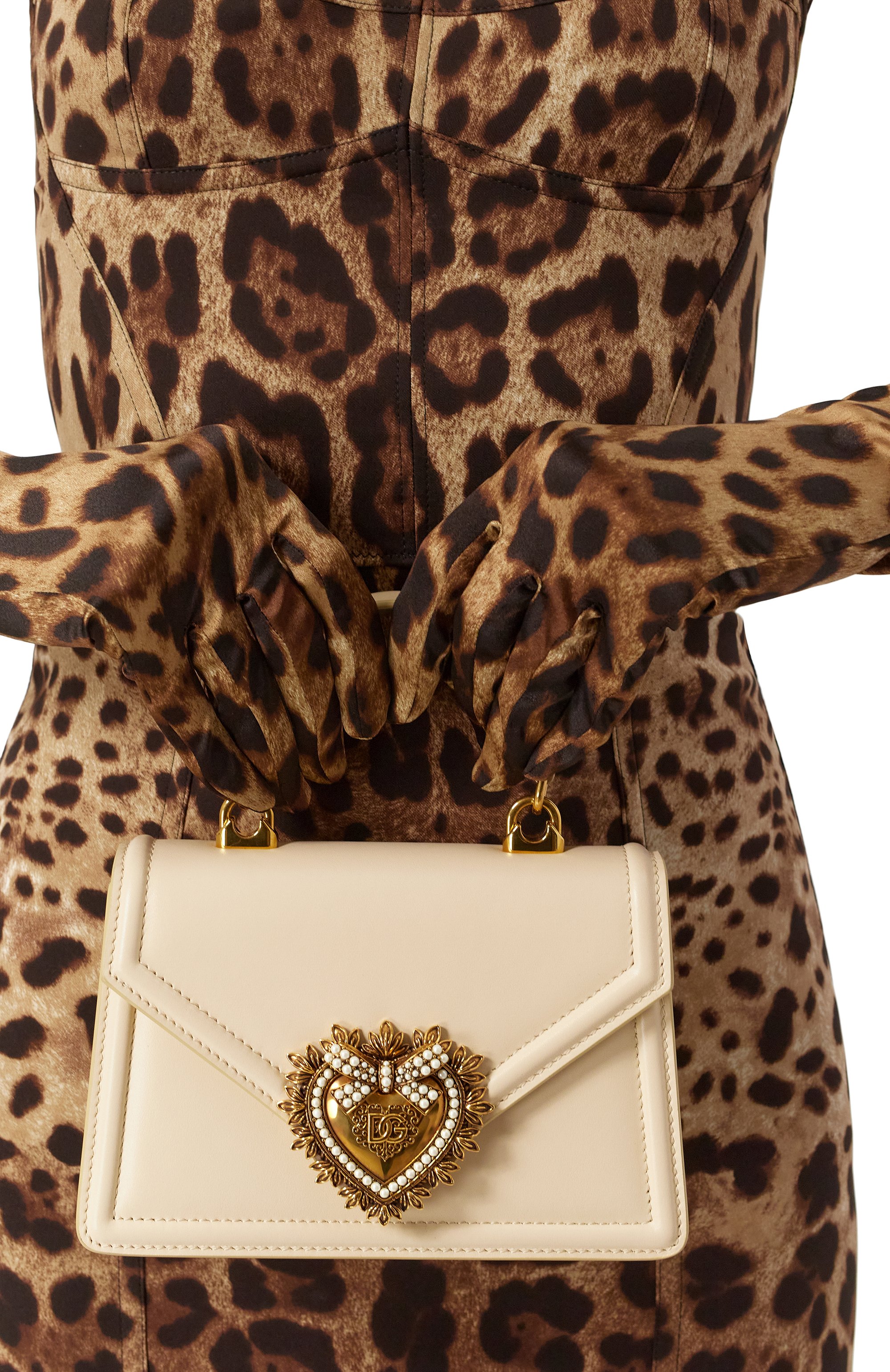 Сумка devotion small DOLCE & GABBANA кремового цвета по цене 207500 руб., арт. BB6711/AV893, фото 7 Сумка devotion small DOLCE & GABBANA, арт. BB6711/AV893, фото 7