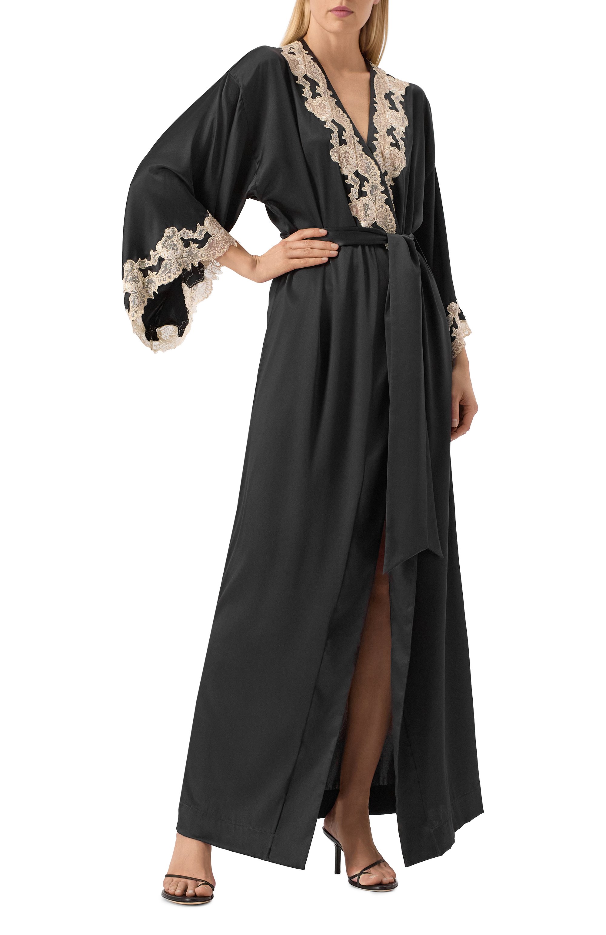 Шелковый халат C.ALLA черного цвета по цене 139500 руб., арт. 333/L0NG, фото 2 Шелковый халат C.ALLA, арт. 333/L0NG, фото 2