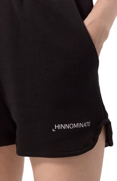 Женские хлопковые шорты HINNOMINATE черного цвета, арт. HMABW01426 | Фото 5 (Длина Ж (юбки, платья, шорты): Мини; Материал внешний: Хлопок; Материал сплава: Проставлено; Драгоценные камни: Проставлено; Стили: Спорт-шик)