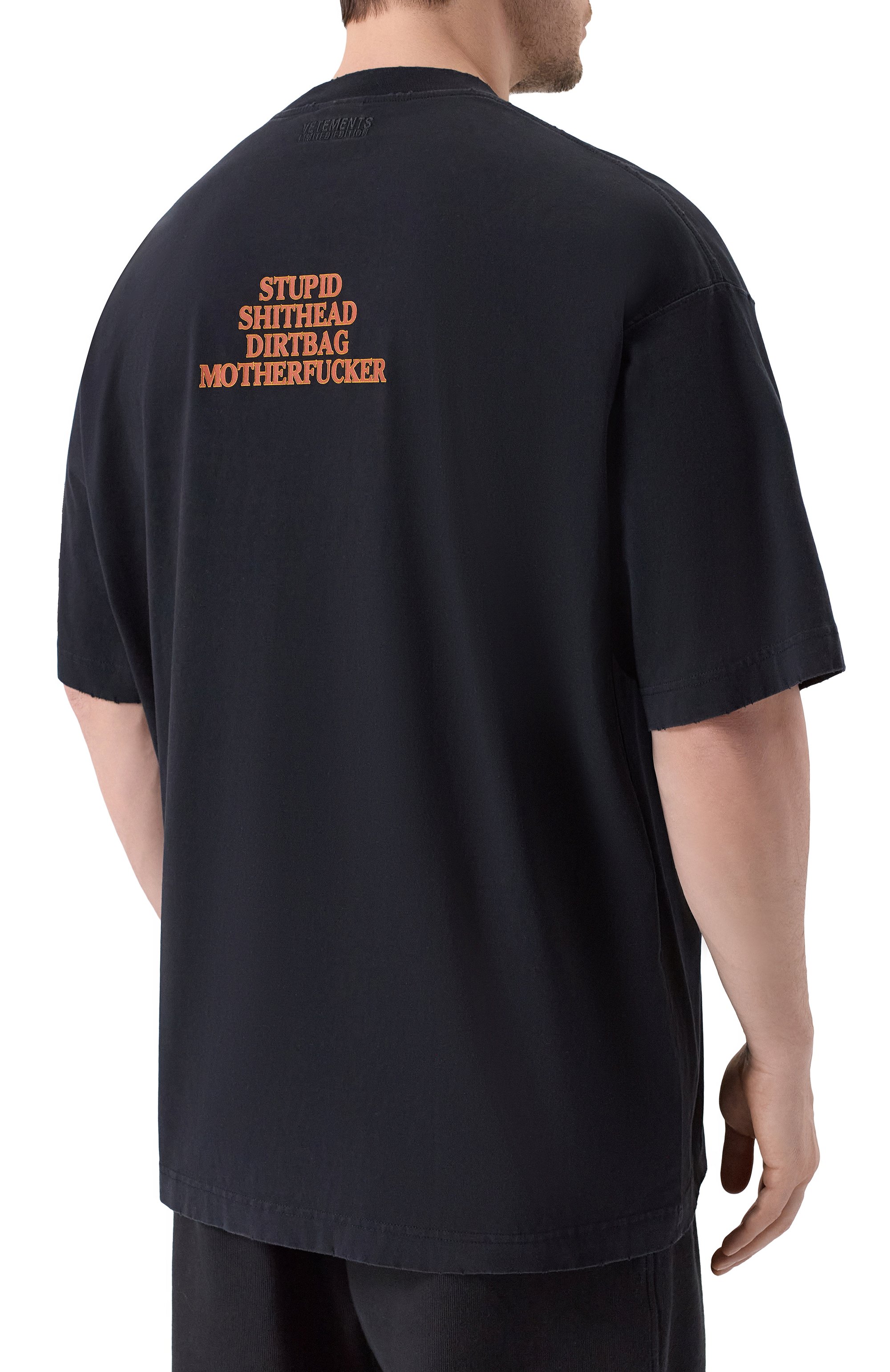 Хлопковая футболка VETEMENTS черного цвета по цене 65050 руб., арт. ME76TR221B/1200 LIGHT JERSEY, фото 4 Хлопковая футболка VETEMENTS, арт. ME76TR221B/1200 LIGHT JERSEY, фото 4