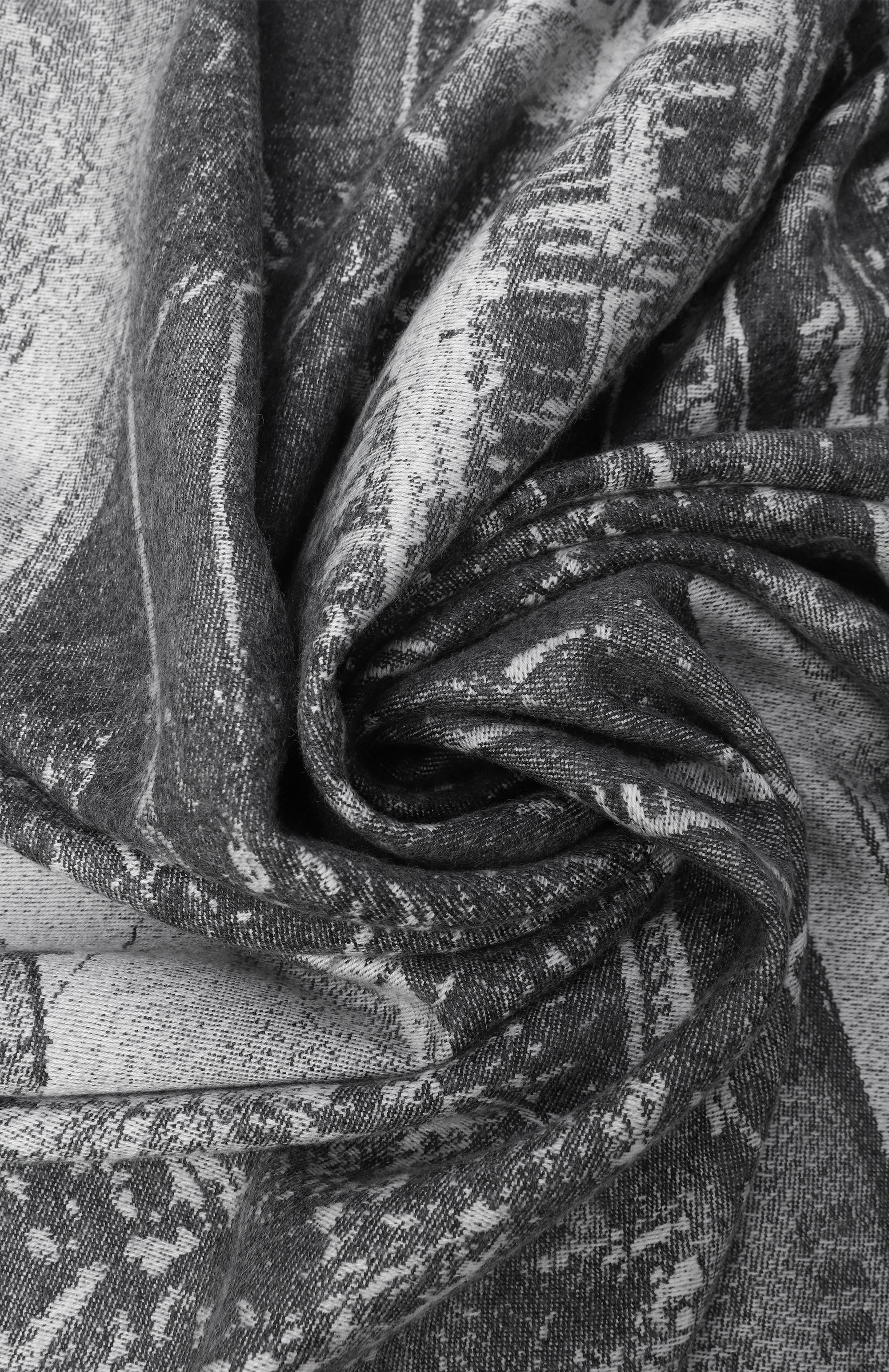 Шаль из кашемира и шелка COLOMBO серого цвета по цене 427000 руб., арт. S79/5817-RP11, фото 3 Шаль из кашемира и шелка COLOMBO, арт. S79/5817-RP11, фото 3