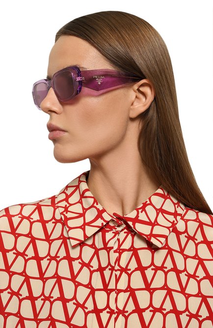 Женские солнцезащитные очки PRADA фиолетового цвета, арт. 17WS-13R07Q | Фото 2 (Региональные ограничения белый список (Axapta Mercury): Не проставлено; Нос: Не проставлено)
