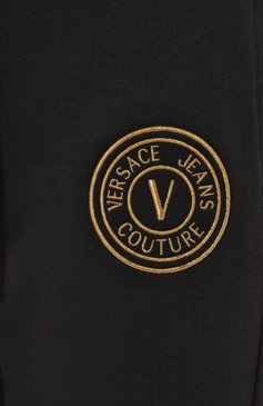 Женские хлопковые джоггеры VERSACE JEANS COUTURE черного цвета, арт. 76HAAT02/CF01T | Фото 5 (Длина (брюки, джинсы): Стандартные; Женское Кросс-КТ: Брюки-одежда, Джоггеры - брюки; Материал сплава: Проставлено; Материал внешний: Хлопок; Стили: Спорт-шик; Драгоценные камни: Проставлено)