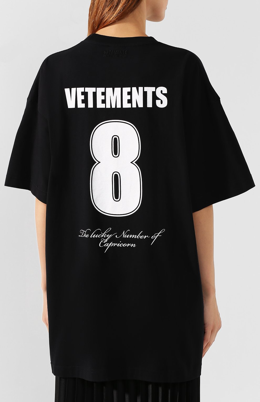 Хлопковая футболка VETEMENTS черного цвета по цене 53950 руб., арт. UAH20TR901/W, фото 4 Хлопковая футболка VETEMENTS, арт. UAH20TR901/W, фото 4