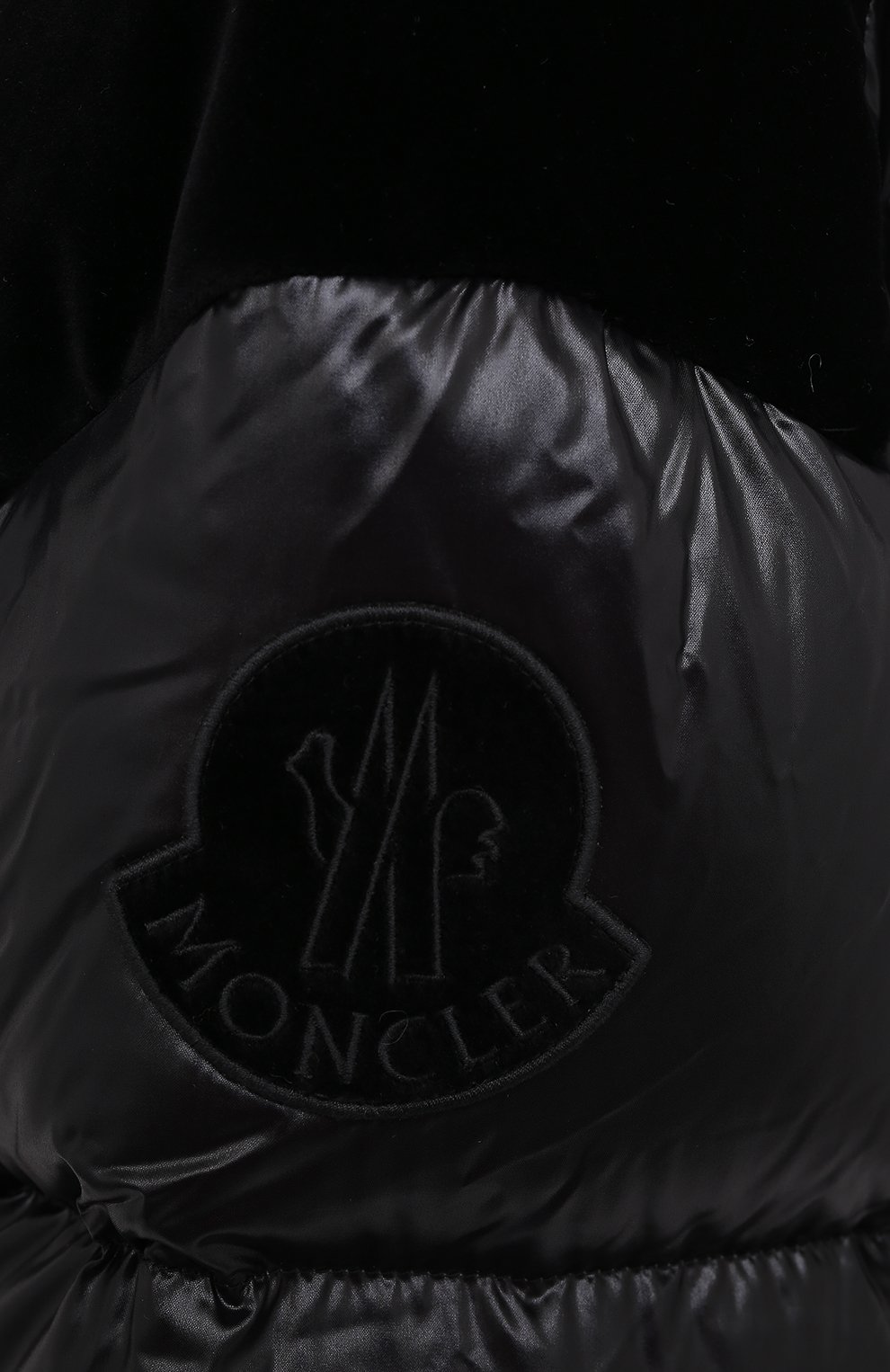 Пуховик MONCLER черного цвета по цене 82850 руб., арт. F2-093-1A52B-00-C0232, фото 5 Пуховик MONCLER, арт. F2-093-1A52B-00-C0232, фото 5