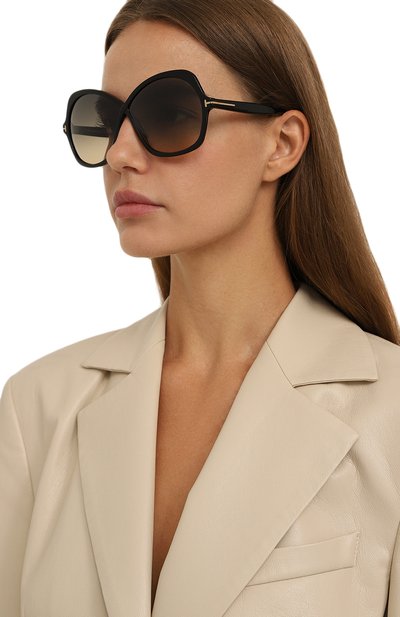 Солнцезащитные очки TOM FORD черного цвета по цене 52750 руб., арт. TF1013 01B, фото 2 Солнцезащитные очки TOM FORD, арт. TF1013 01B, фото 2