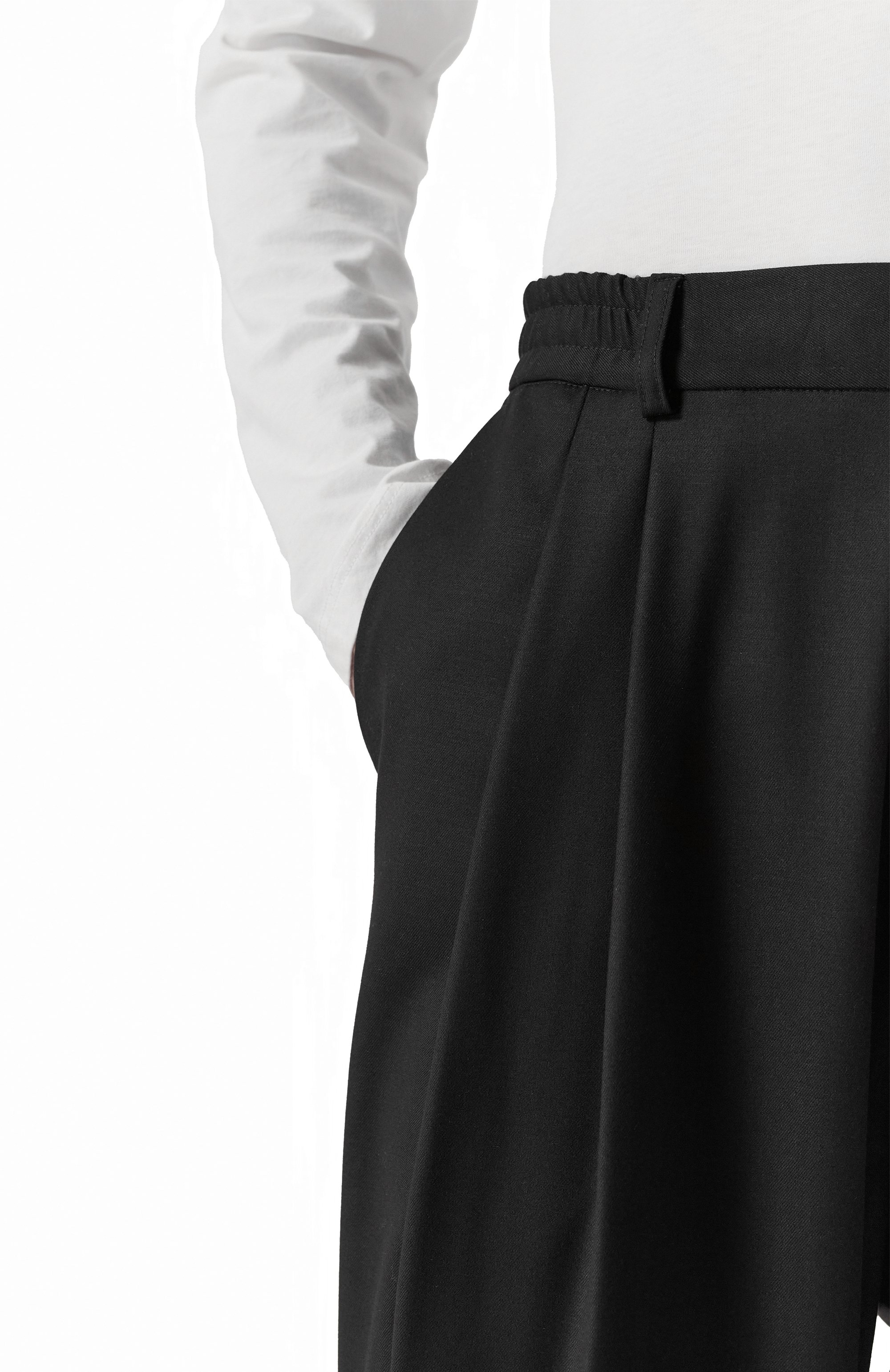 Брюки HINNOMINATE черного цвета по цене 21900 руб., арт. HMABM01461, фото 5 Брюки HINNOMINATE, арт. HMABM01461, фото 5