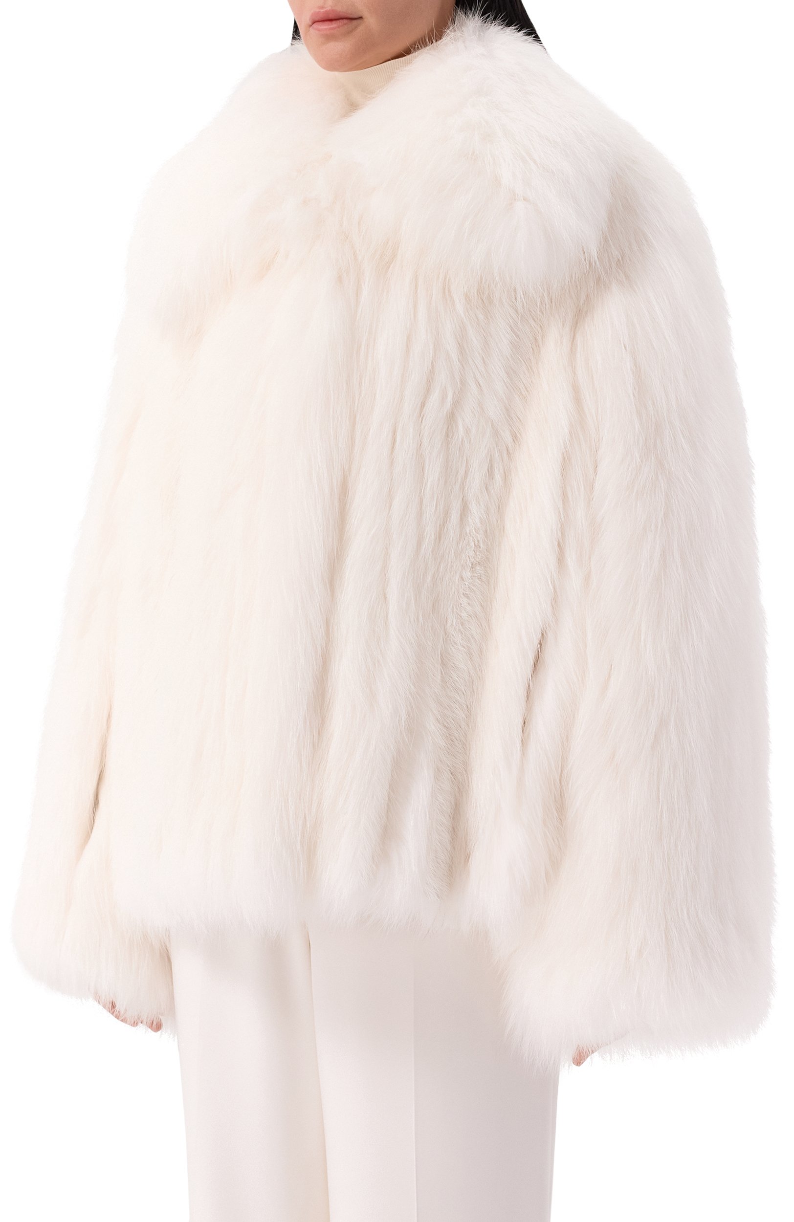 Шуба из арктической лисы MVST белого цвета по цене 1570000 руб., арт. M001E/ARCTIC FOX WILD, фото 3 Шуба из арктической лисы MVST, арт. M001E/ARCTIC FOX WILD, фото 3