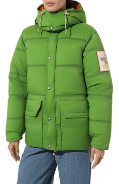 Женский пуховик the north face x gucci GUCCI зеленого цвета, арт. 663726 XAAC8 | Фото 3 (Кросс-КТ: Куртка, Пуховик; Рукава: Длинные; Материал внешний: Синтетический материал; Материал сплава: Проставлено; Стили: Спорт-шик; Драгоценные камни: Проставлено; Длина (верхняя одежда): Короткие; Материал утеплителя: Пух и перо)