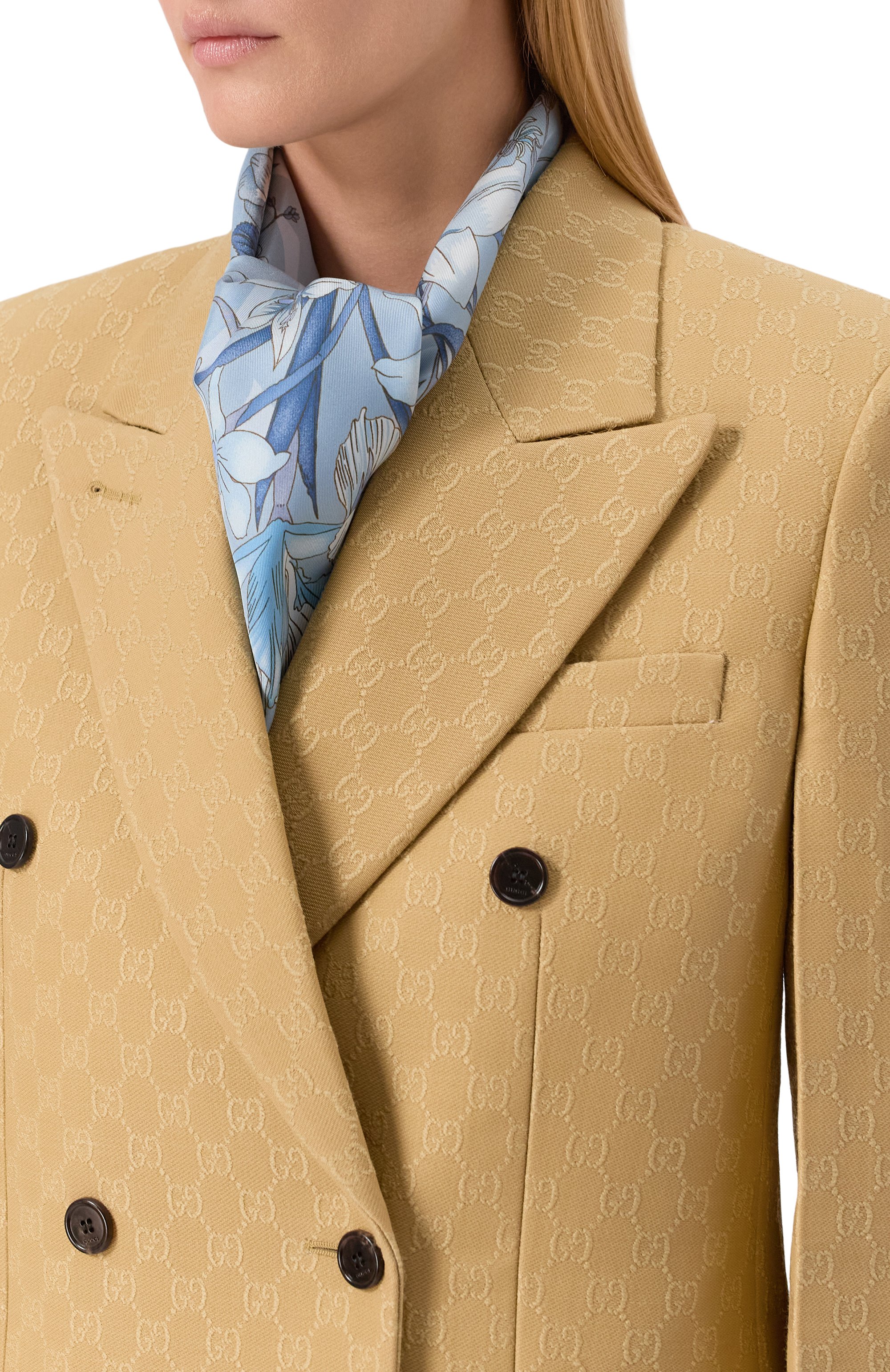 Шелковый платок GUCCI голубого цвета по цене 79550 руб., арт. 810042/3G001, фото 2 Шелковый платок GUCCI, арт. 810042/3G001, фото 2