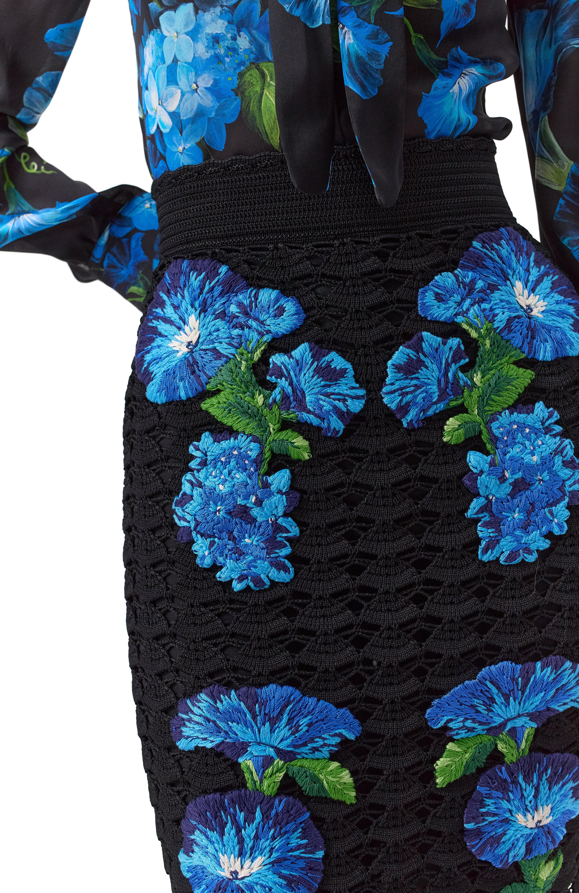 Юбка из вискозы DOLCE & GABBANA черного цвета по цене 340000 руб., арт. FX005Z/JFMBC, фото 5 Юбка из вискозы DOLCE & GABBANA, арт. FX005Z/JFMBC, фото 5