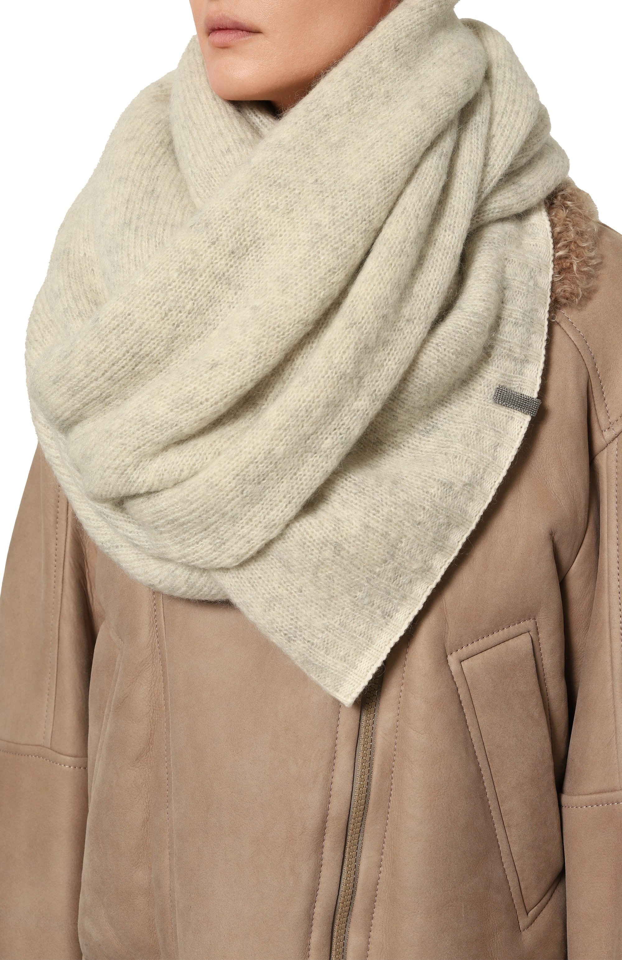 Шерстяной шарф BRUNELLO CUCINELLI кремового цвета по цене 79150 руб., арт. MHM50BP393, фото 2 Шерстяной шарф BRUNELLO CUCINELLI, арт. MHM50BP393, фото 2