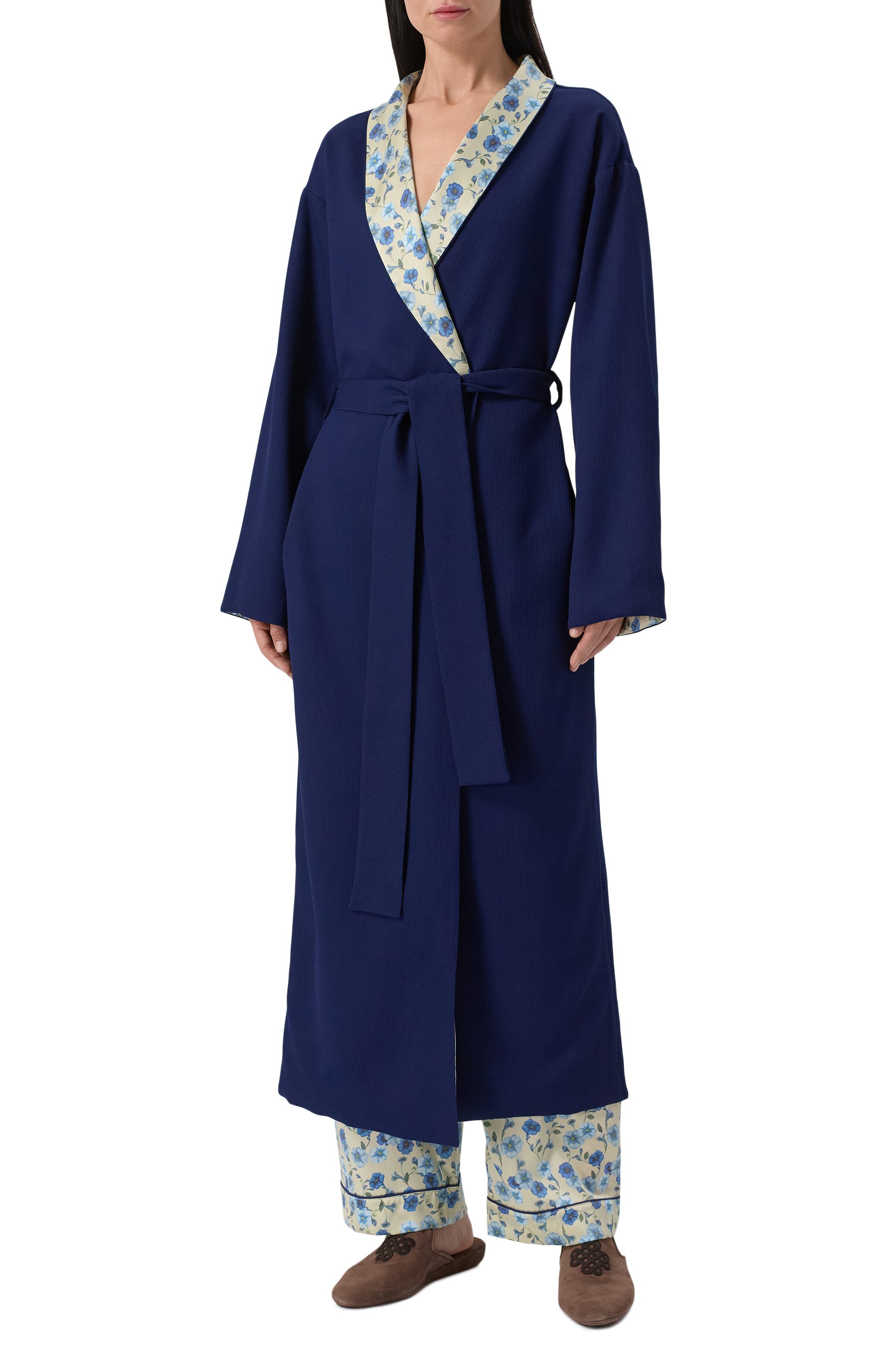 Двусторонний халат PRIMROSE разноцветного цвета по цене 69900 руб., арт. 1W.200HLT.S001, фото 3 Двусторонний халат PRIMROSE, арт. 1W.200HLT.S001, фото 3