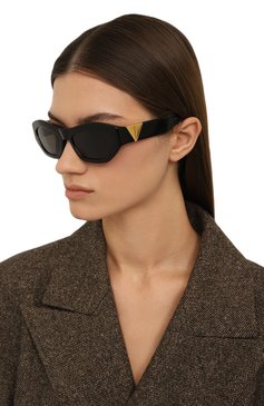 Женские солнцезащитные очки BOTTEGA VENETA черного цвета, арт. BV1221S 001 | Фото 2 (Нос: Не проставлено; Региональные ограничения белый список (Axapta Mercury): Не проставлено; Тип очков: С/з; Материал: Пластик; Оптика Гендер: оптика-женское; Очки форма: Прямоугольные)