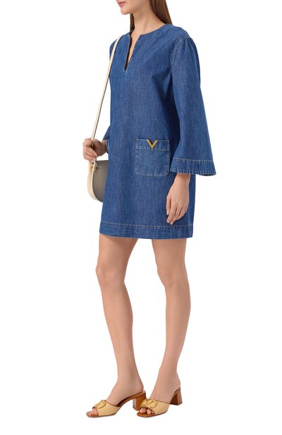 Джинсовое платье VALENTINO синего цвета по цене 243000 руб., арт. 8B3DA03B/9YA, фото 2 Джинсовое платье VALENTINO, арт. 8B3DA03B/9YA, фото 2