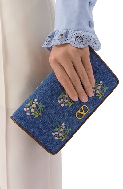 Сумка vlogo mini VALENTINO синего цвета по цене 154500 руб., арт. 8W0P0AY5/MDU, фото 2 Сумка vlogo mini VALENTINO, арт. 8W0P0AY5/MDU, фото 2